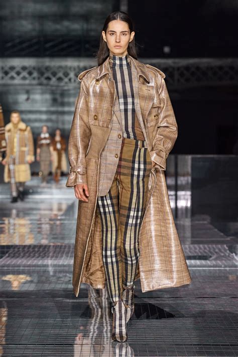 burberry vogue runway